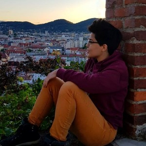 Romane - Prof d'allemand - La Montagne