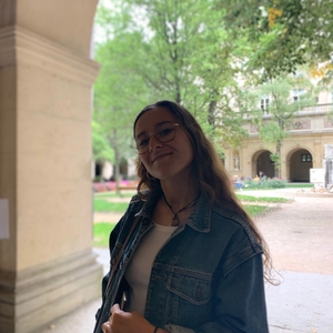 Nora - Prof de maths - Saint-Denis