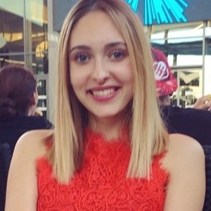 Elodie - Prof de français - Gratentour