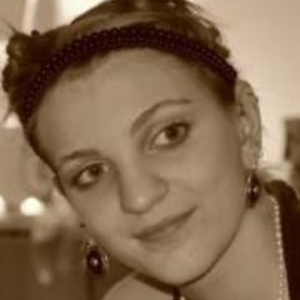 Maya - Prof d'histoire - Paris