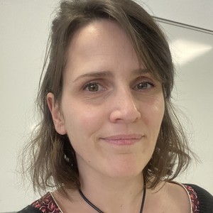 Julie - Prof de physique - Combs-la-Ville