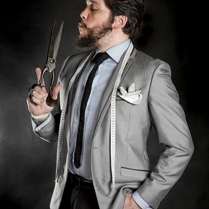 Lucas - Prof de couture - Paris