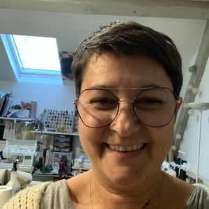 Laurence - Prof de couture - Angresse