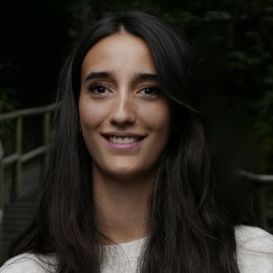Yasmine - Prof de droit - Paris