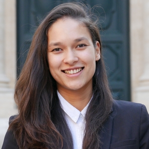 Laura - Prof de droit civil - Paris