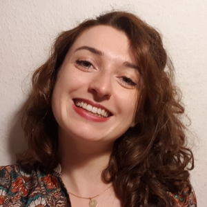 Charlotte - Prof de droit constitutionnel - Paris