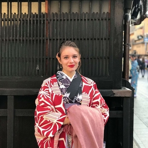 Esther - Prof de japonais - Espeluche