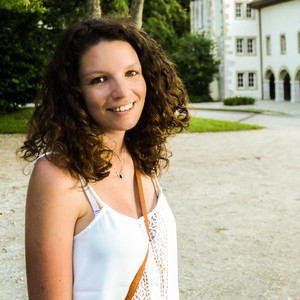 Charlotte - Prof d'initiation informatique - Vers