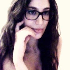 Yasmine - Prof de physique - chimie - Paris