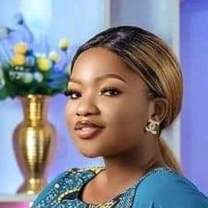 Esther - Prof de programmation - Benin City