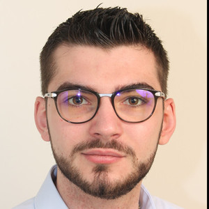 Aurélien - Prof de marketing - Houssen