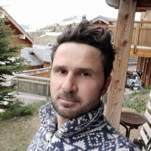 Julien - Prof de français - Saint-Julien-de-Peyrolas