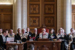 La Régulation Économique par le Marché et par l’État