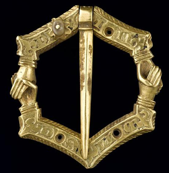 Broche Médiévale - Réplique Fermail Du Musée De Cluny - Métal Argenté - Occasion à Nettoyer